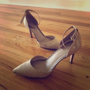 Gorgeous pointed high heel pumps